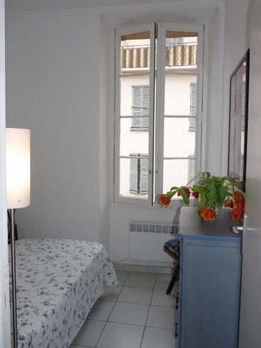 Cannes Apartment Sleeps 5 Air Con Wifi