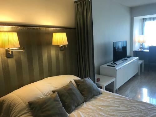 Cannes Apartment Sleeps 2 Air Con Wifi