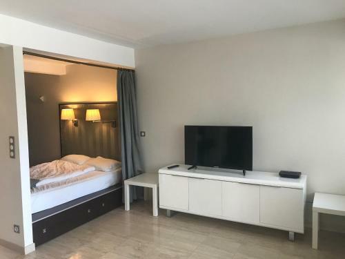 Cannes Apartment Sleeps 2 Air Con Wifi