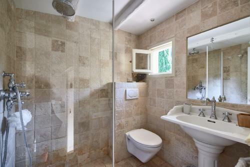 Villa Surrounded By Greenery - Villa Les Pins