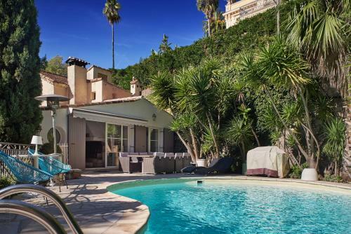 Villa Surrounded By Greenery - Villa Les Pins