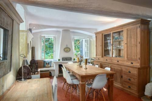 Villa Surrounded By Greenery - Villa Les Pins