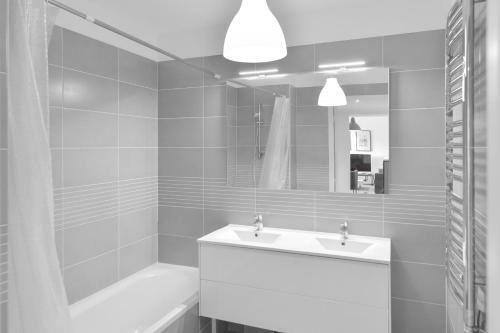 Kikiloue Modern Apartment With Swimming Pool Cannes Palm Beach