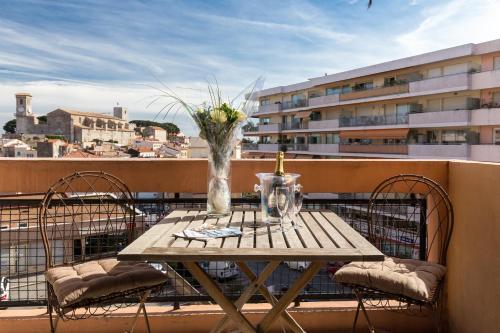 Cannes Apartment Sleeps 5 Air Con Wifi