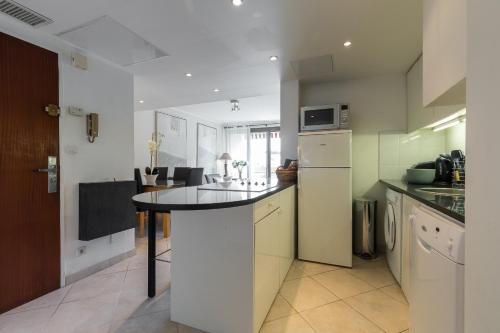 Cannes Apartment Sleeps 5 Air Con Wifi