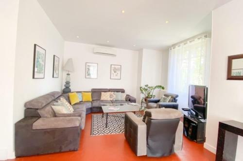 Villa 8 Chambres - 200 M�tres Croisette