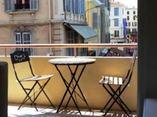 Cannes Apartment Sleeps 4 Air Con