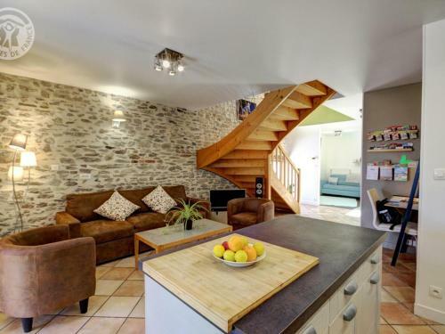 G�te Cellieu, 4 Pi�ces, 6 Personnes - Fr-1-496-8