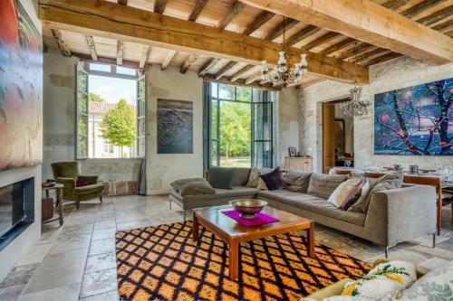 Cazes-mondenard Chateau Sleeps 12 With Pool And Wifi