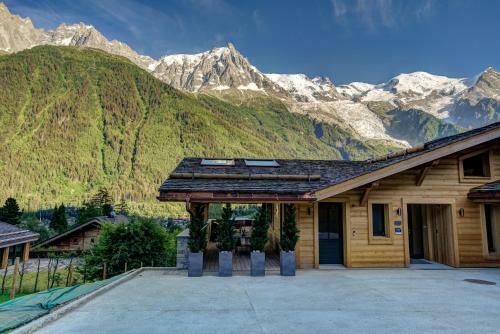 Big Rock Luxury 4/5br/4ba Apartment In Chamonix Centre
