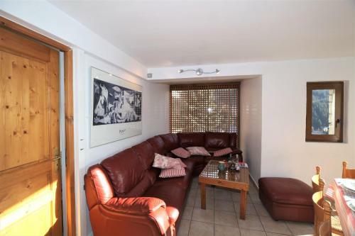 Apartment Ecureuil 200m - Living Room With Fireplace