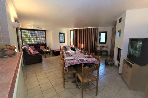 Apartment Ecureuil 200m - Living Room With Fireplace
