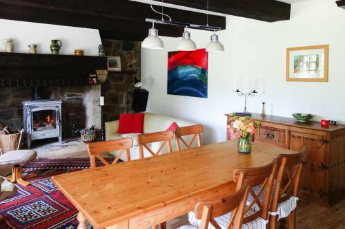 Holiday Home Ch�teauneuf-du-faou - Bre06105i-f