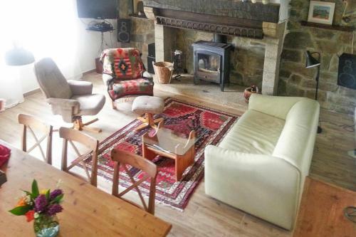 Holiday Home Ch�teauneuf-du-faou - Bre06105i-f