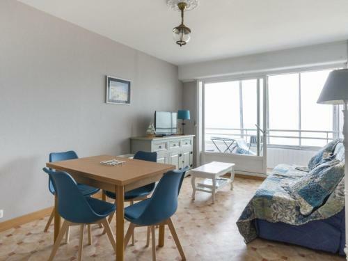 Charming Apartment In Courseulles Sur Mer Near Seabeach