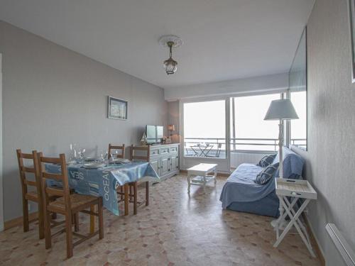 Charming Apartment In Courseulles Sur Mer Near Seabeach