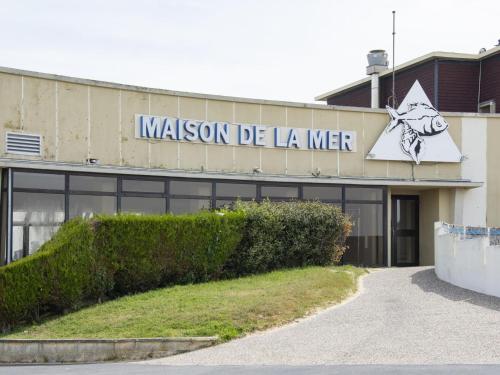 Charming Apartment In Courseulles Sur Mer Near Seabeach