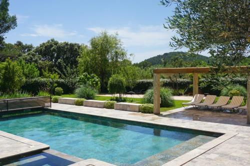 Cuers Villa Sleeps 12 With Pool Air Con And Wifi