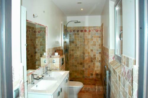 Cuers Villa Sleeps 12 With Pool Air Con And Wifi