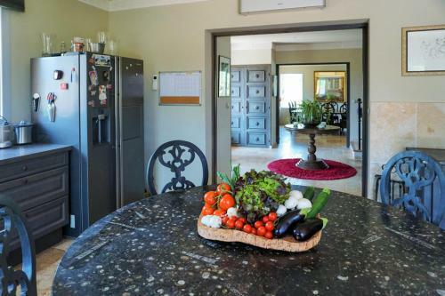 Cuers Villa Sleeps 12 With Pool Air Con And Wifi