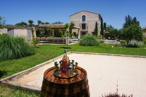 Cuers Villa Sleeps 12 With Pool Air Con And Wifi