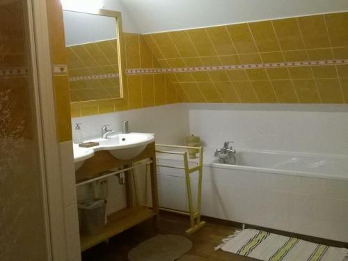 G�te Cuvilly, 4 Pi�ces, 6 Personnes - Fr-1-526-21