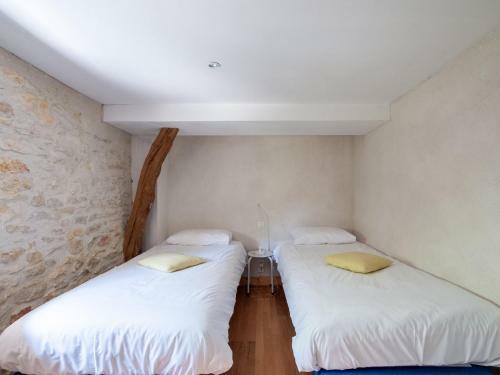 Idyllic Holiday Home In D�gagnac With Jacuzzi Near River