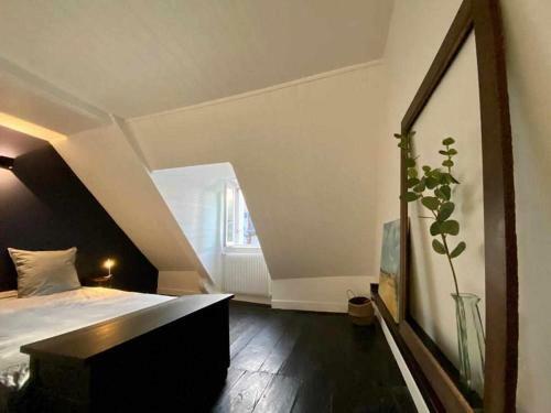 The 1777 House By Locntour