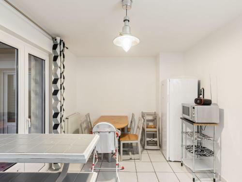 Tranquil Holiday Home In Englesqueville-la-percee With Garden