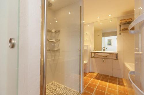 Flaujagues Villa Sleeps 8 Wifi