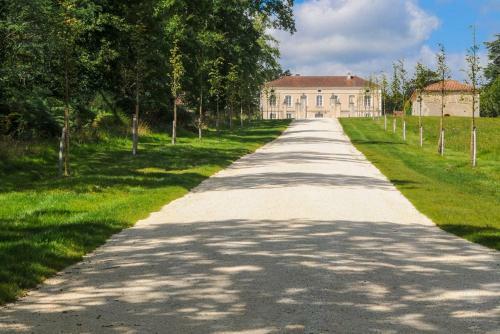 Filouane Chateau Sleeps 16 Pool Wifi