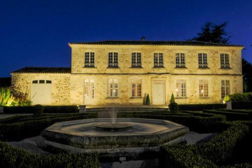 Filouane Chateau Sleeps 16 Pool Wifi