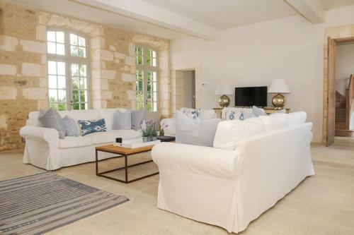 Filouane Chateau Sleeps 16 Pool Wifi