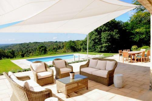 Filouane Chateau Sleeps 16 Pool Wifi