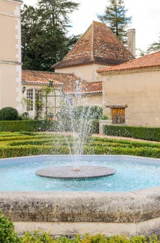 Filouane Chateau Sleeps 16 Pool Wifi