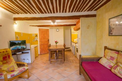 Les Messugues Mas In Provence With Shared Pool Nature Calm Space