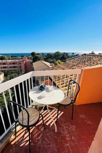 Apartamento Bright Studio With Balcony 400m From The Beach