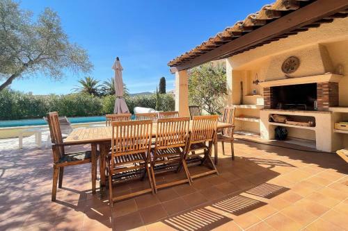 House With Swimming Pool 250m From The Sea
