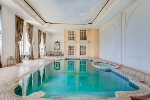 Grasse Chateau Sleeps 14 Pool Air Con Wifi