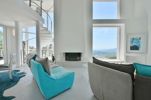 Panoramic View - Architect-designed Villa With Swimming Pool