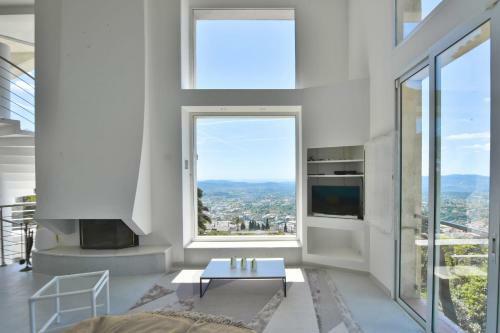 Panoramic View - Architect-designed Villa With Swimming Pool