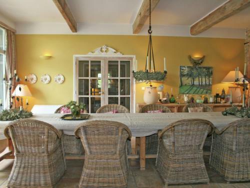 Spacious Mansion In Grignan With Swimming Pool