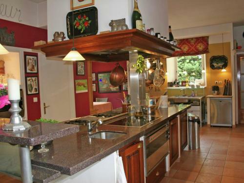 Spacious Mansion In Grignan With Swimming Pool