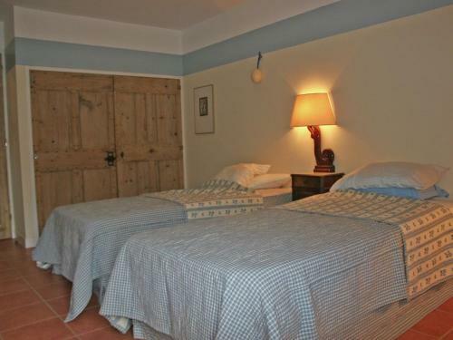 Spacious Mansion In Grignan With Swimming Pool