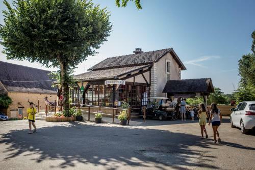 Camping Les Granges **** - Maeva