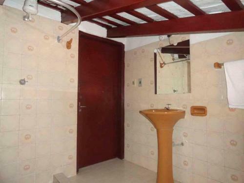 Colonial Hostel & Camping