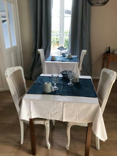 Hostal Le Petit Chateau