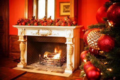 Hallines Chateau Sleeps 26 Wifi