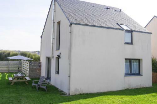 Holiday Home Guiss�ny - Bre05109g-f
