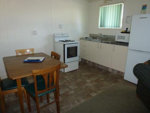 18th Avenue Thermal Motel